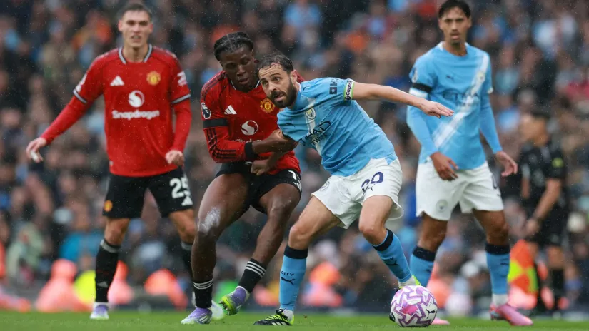 Patrik Dorgu (Mančester Junajted) i Bernardo Silva (Mančester Siti)